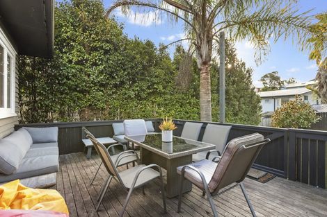 Photo of property in 43 Atkinson Road, Titirangi, Auckland, 0604