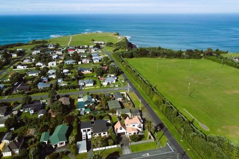 Photo of property in 88 Domett Street, Opunake, 4616