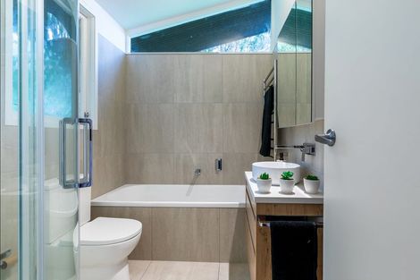 Photo of property in 10 Rangiwai Road, Titirangi, Auckland, 0604