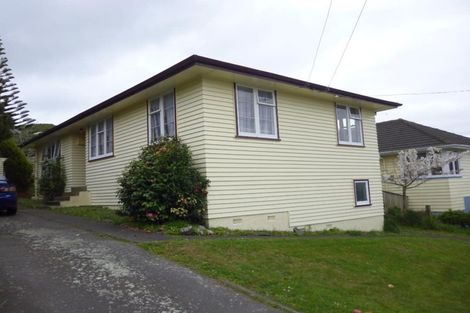Photo of property in 1 Wakefield Terrace, Tawa, Wellington, 5028
