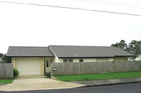 Photo of property in 4 Kinapori Terrace, Newlands, Wellington, 6037