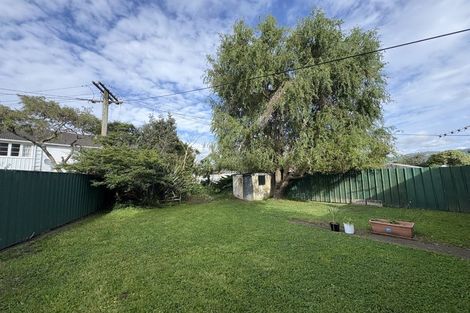 Photo of property in 92 Kowhai Street, Naenae, Lower Hutt, 5011