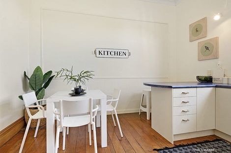 Photo of property in 26 Grove Road, Kelburn, Wellington, 6012