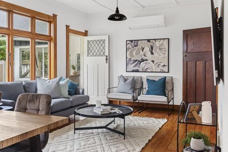 Photo of property in 11 Woodleigh Street, Frankleigh Park, New Plymouth, 4310