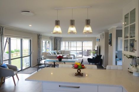 Photo of property in 44 Victoria Street, Coromandel, 3506