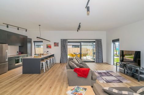 Photo of property in 15 Palm Drive, Whitianga, 3510