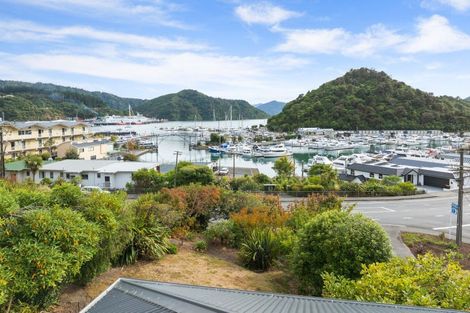 Photo of property in 34 Waikawa Road, Picton, 7220