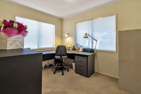 Photo of property in 2/20 Takutai Avenue, Bucklands Beach, Auckland, 2012