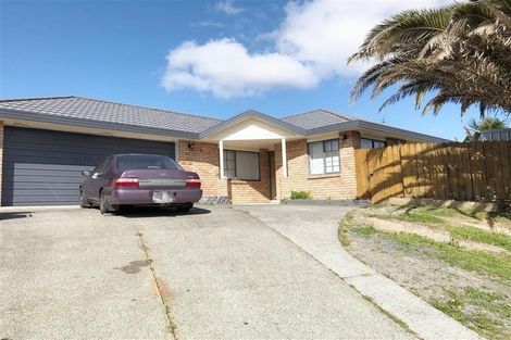Photo of property in 18 Plumstead Rise, Glen Eden, Auckland, 0602