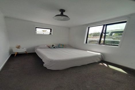 Photo of property in 18 Beihlers Road, Weymouth, Auckland, 2103