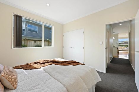 Photo of property in 111 Lake Panorama Drive, Henderson Valley, Auckland, 0612