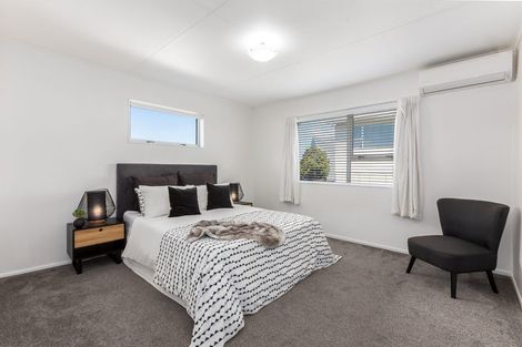 Photo of property in 3 Toporoa View, Ascot Park, Porirua, 5024