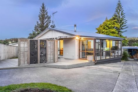 Photo of property in 42 Beaumaris Crescent, Ascot Park, Porirua, 5024