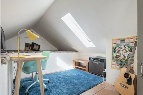 Photo of property in 15 Upper Bourke Street, Kilbirnie, Wellington, 6022