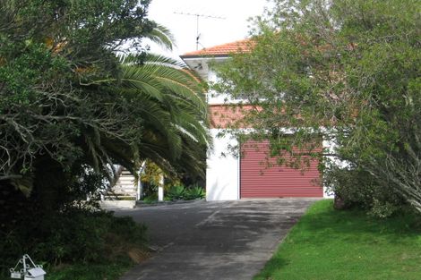 Photo of property in 32 Mayfair Crescent, Mairangi Bay, Auckland, 0630