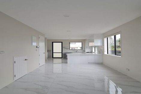 Photo of property in 3/532 Glenfield Road, Glenfield, Auckland, 0629