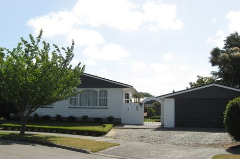 Photo of property in 16 Ostend Place Avonhead Christchurch City
