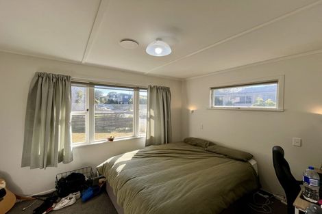 Photo of property in 28 Batchelor Street, Newlands, Wellington, 6037