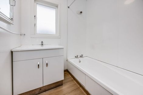 Photo of property in 33 Rollerson Street, Papakura, 2110