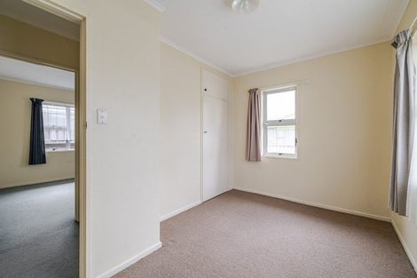Photo of property in 3 Seddon Street, Takaro, Palmerston North, 4412