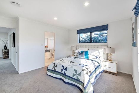Photo of property in 34 San Valentino Drive, Henderson, Auckland, 0612