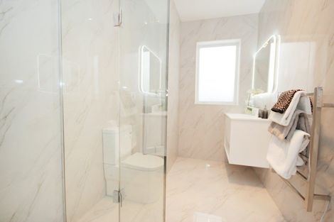 Photo of property in 16 Skulander Crescent, Orewa, 0931