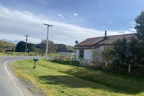 Photo of property in 1 Castle Hill Road, Alfredton, Eketahuna, 4996