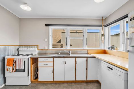 Photo of property in 6 Fairs Road, Milson, Palmerston North, 4414