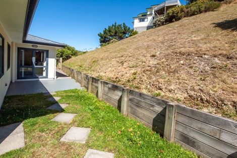 Photo of property in 33 Amesbury Drive, Churton Park, Wellington, 6037