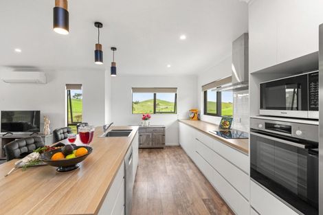 Photo of property in 64 Ruapuke Road, Raglan, 3296