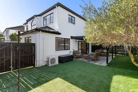 Photo of property in 2/34 Selwyn Crescent, Forrest Hill, Auckland, 0620