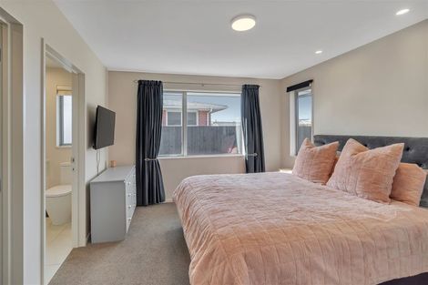 Photo of property in 104 Wainoni Road, Avondale, Christchurch, 8061