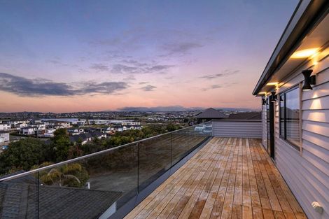 Photo of property in 11 Taraire Place, Orewa, 0931