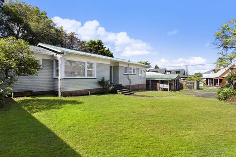 Photo of property in 104 Chivalry Road, Glenfield, Auckland, 0629