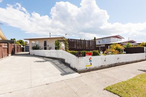 Photo of property in 10 Hillcrest Drive, Kelvin Grove, Palmerston North, 4414