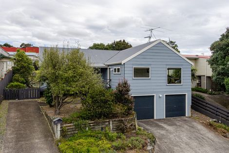 Photo of property in 52 Grays Road, Plimmerton, Porirua, 5026