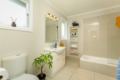 Photo of property in 22 Stuart Place, Blagdon, New Plymouth, 4310