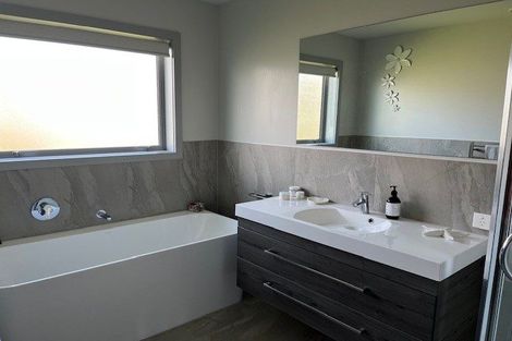 Photo of property in 41 Longreach Drive, Cooks Beach, Whitianga, 3591