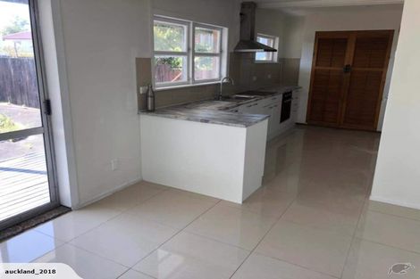 Photo of property in 104 Archibald Road, Kelston, Auckland, 0602