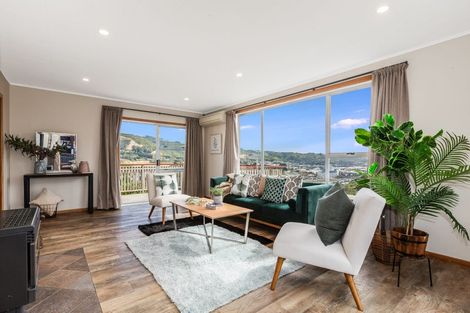 Photo of property in 2 Ash Grove, Ranui, Porirua, 5024