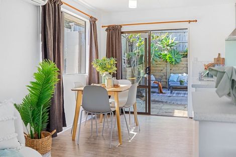 Photo of property in 21a Arawata Avenue, Welcome Bay, Tauranga, 3112