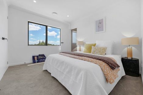 Photo of property in 14 Parkmore Drive, Rosehill, Papakura, 2113