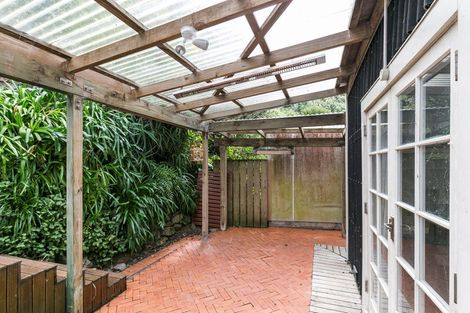 Photo of property in 103 Breaker Bay Road, Breaker Bay, Wellington, 6022