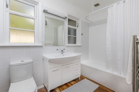 Photo of property in 36 Homewood Avenue, Karori, Wellington, 6012