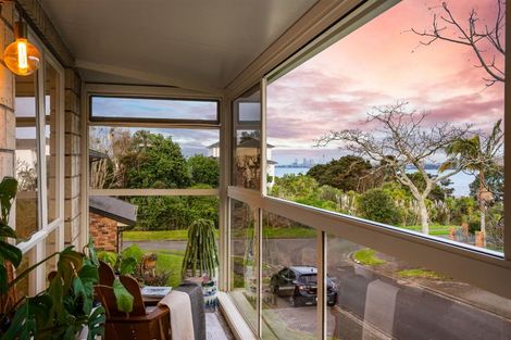 Photo of property in 18 Tollana Road, Te Atatu Peninsula, Auckland, 0610