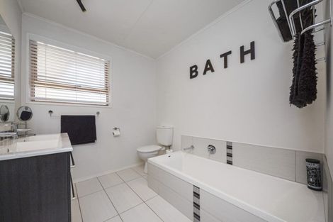 Photo of property in 33 Dittmer Drive, Awapuni, Palmerston North, 4412