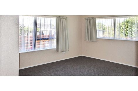 Photo of property in 6 Chertsey Court, Roslyn, Palmerston North, 4414