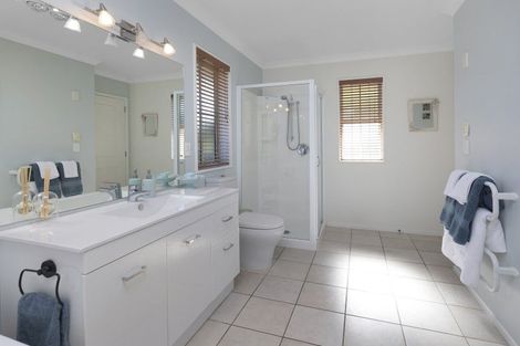 Photo of property in 10 Willowview Drive, Redwood, Christchurch, 8051