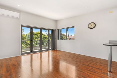 Photo of property in 1/18 Forrest Hill Road, Forrest Hill, Auckland, 0620