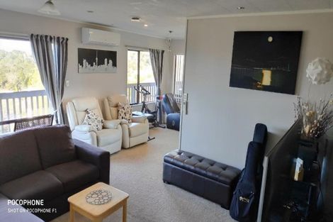 Photo of property in 16 Amery Place, West Harbour, Auckland, 0618